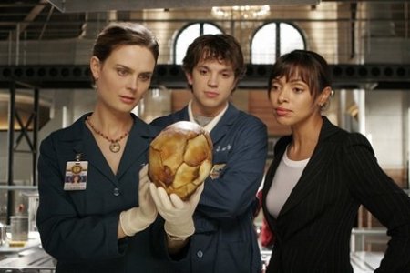 bones_201_sc10_0903_f_1_72_1156793073.jpg
