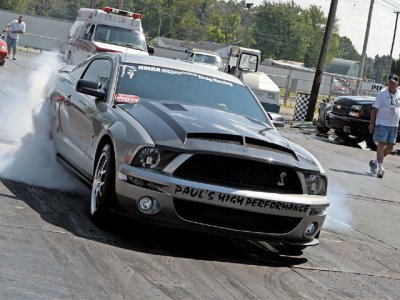 mmfp_0810_10_z+jeff_schmell+ford_mustang_burnout.jpg