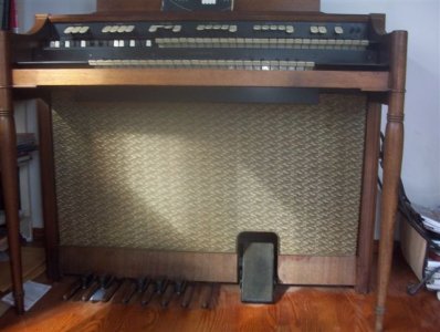 Hammond Organ 001.jpg