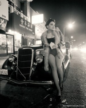 black,and,white,cars,classic,girl,pin,ups,vintage-22b128d10336056b6d21c1bc97cecbb9_h.jpg