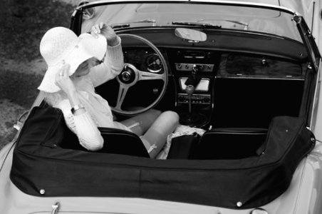 vintage-fashion-car-girl.jpg