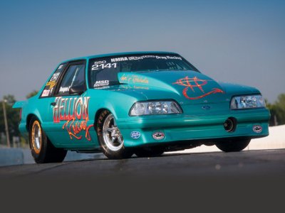 m5lp_0808_01_zfox_mustang_drag_race.jpg