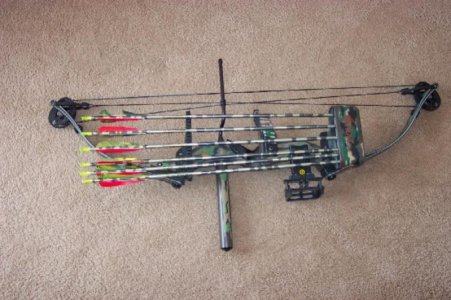 Hoyt Supreme Compound Bow 001.jpg
