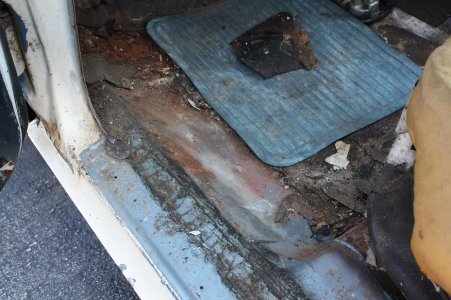 drivers floor.jpg