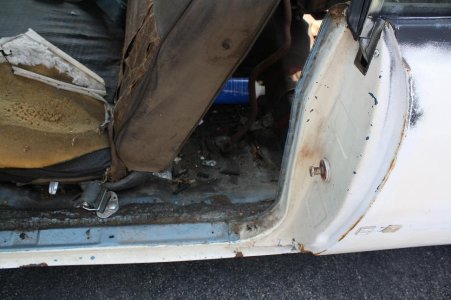drivers side door floor.jpg