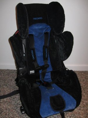 Recaro_Drivers suit 001.jpg