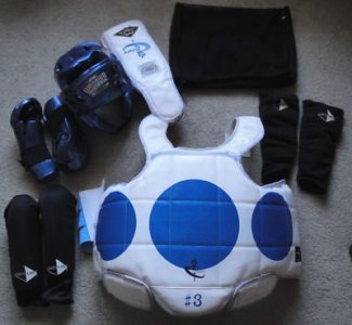 karate-or-tae-kwon-do-sparring-gear-size-youth-3-more_160516594506.jpg