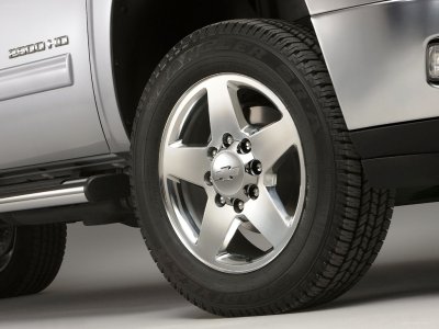 2012-Chevrolet-silverado-Wheels.jpg