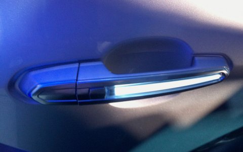2013-Cadillac-ATS-illuminated-door-handles-1024x640.jpg