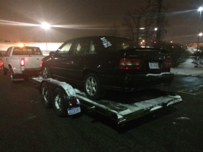 Broke volvo 2.jpg