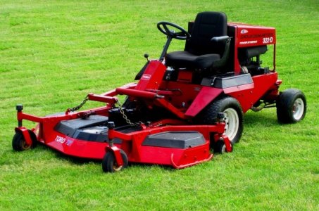 Toro Groundsmaster  - EM.jpg