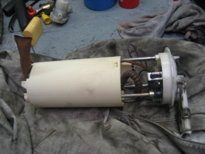 05Sep07_Fuel Bucket Removed.JPG