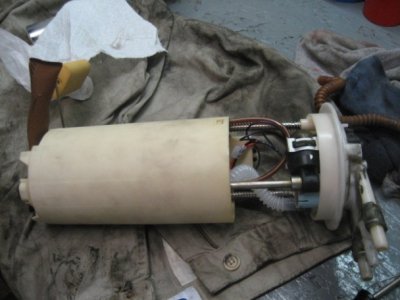 06Sep07_Fuel Pump Install2.JPG