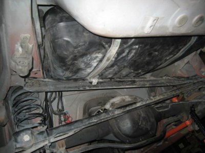 06Sep07_Fuel Tank Install1.JPG