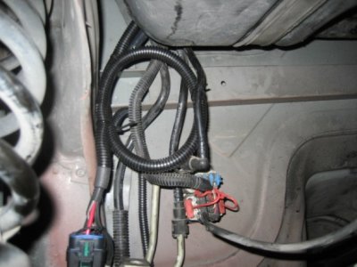 06Sep07_Fuel Tank Install2.JPG