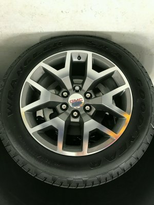 Center caps.jpg Center caps.jpg