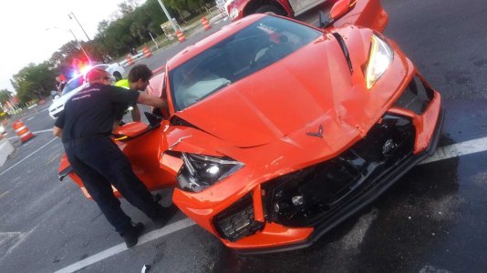 2020-chevrolet-corvette-crash-in-florida.jpg