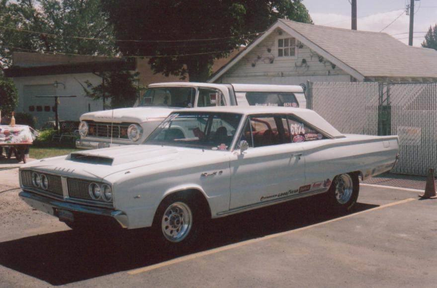 13744-1966-Dodge-Coronet.jpg