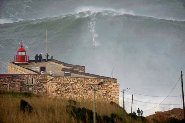 garrett-mcnamara-nazare.jpg