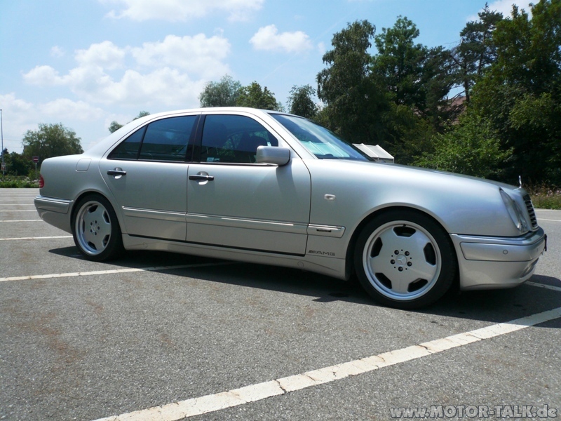 mercedes-e55-amg-24-64158.jpg